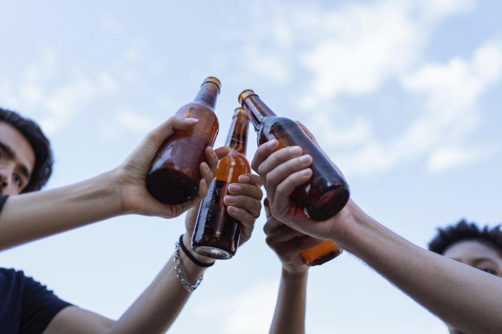Cualquier cantidad de alcohol impacta negativamente en la salud